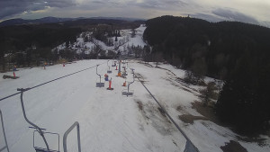 Snow park Paprsek - Lanovka - pohled dolů - 10.3.2023 v 17:00