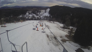 Snow park Paprsek - Lanovka - pohled dolů - 10.3.2023 v 17:05