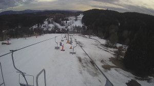 Snow park Paprsek - Lanovka - pohled dolů - 10.3.2023 v 17:10
