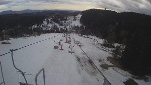 Snow park Paprsek - Lanovka - pohled dolů - 10.3.2023 v 17:35