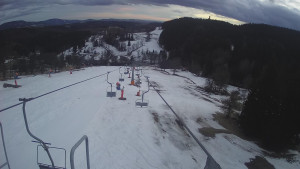 Snow park Paprsek - Lanovka - pohled dolů - 10.3.2023 v 17:50