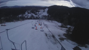 Snow park Paprsek - Lanovka - pohled dolů - 10.3.2023 v 18:00