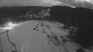Snow park Paprsek - Lanovka - pohled dolů - 10.3.2023 v 18:15