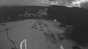 Snow park Paprsek - Lanovka - pohled dolů - 10.3.2023 v 18:20