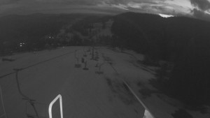 Snow park Paprsek - Lanovka - pohled dolů - 10.3.2023 v 18:25