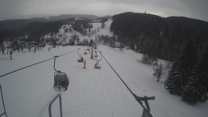 Snow park Paprsek - Lanovka - pohled dolů - 11.3.2023 v 15:55