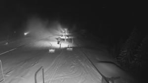 Snow park Paprsek - Lanovka - pohled dolů - 12.3.2023 v 00:20