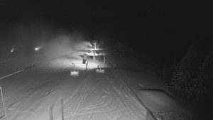 Snow park Paprsek - Lanovka - pohled dolů - 12.3.2023 v 01:10