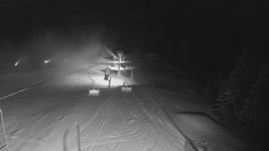 Snow park Paprsek - Lanovka - pohled dolů - 12.3.2023 v 01:25