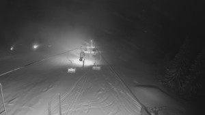 Snow park Paprsek - Lanovka - pohled dolů - 12.3.2023 v 02:45