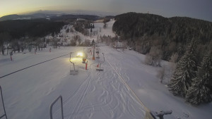 Snow park Paprsek - Lanovka - pohled dolů - 12.3.2023 v 05:50