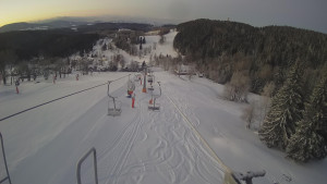 Snow park Paprsek - Lanovka - pohled dolů - 12.3.2023 v 05:55