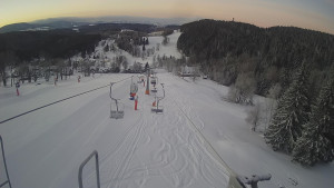 Snow park Paprsek - Lanovka - pohled dolů - 12.3.2023 v 06:10