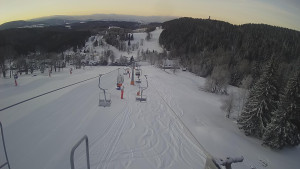 Snow park Paprsek - Lanovka - pohled dolů - 12.3.2023 v 06:20