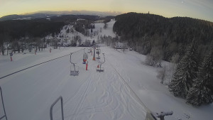 Snow park Paprsek - Lanovka - pohled dolů - 12.3.2023 v 06:30