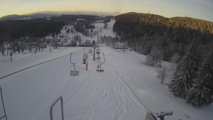 Snow park Paprsek - Lanovka - pohled dolů - 12.3.2023 v 06:35