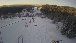 Snow park Paprsek - Lanovka - pohled dolů - 12.3.2023 v 06:40