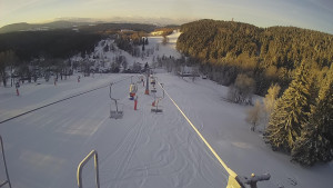 Snow park Paprsek - Lanovka - pohled dolů - 12.3.2023 v 06:45