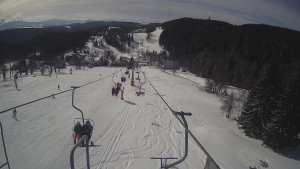 Snow park Paprsek - Lanovka - pohled dolů - 12.3.2023 v 10:05