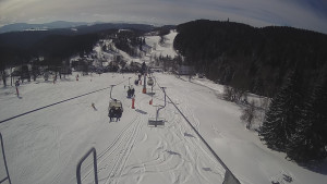 Snow park Paprsek - Lanovka - pohled dolů - 12.3.2023 v 10:10