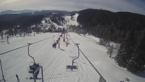 Snow park Paprsek - Lanovka - pohled dolů - 12.3.2023 v 10:15