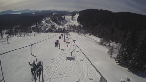 Snow park Paprsek - Lanovka - pohled dolů - 12.3.2023 v 10:25