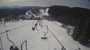 Snow park Paprsek - Lanovka - pohled dolů - 12.3.2023 v 10:35