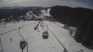 Snow park Paprsek - Lanovka - pohled dolů - 12.3.2023 v 10:50