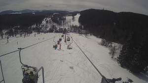 Snow park Paprsek - Lanovka - pohled dolů - 12.3.2023 v 12:00
