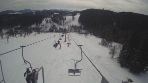 Snow park Paprsek - Lanovka - pohled dolů - 12.3.2023 v 13:00