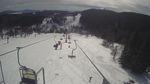Snow park Paprsek - Lanovka - pohled dolů - 12.3.2023 v 13:35