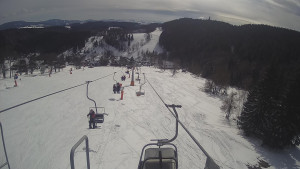 Snow park Paprsek - Lanovka - pohled dolů - 12.3.2023 v 13:40