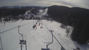 Snow park Paprsek - Lanovka - pohled dolů - 12.3.2023 v 14:00