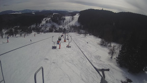 Snow park Paprsek - Lanovka - pohled dolů - 12.3.2023 v 14:05