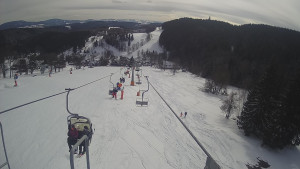 Snow park Paprsek - Lanovka - pohled dolů - 12.3.2023 v 14:15