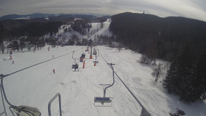 Snow park Paprsek - Lanovka - pohled dolů - 12.3.2023 v 14:20