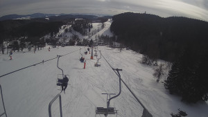 Snow park Paprsek - Lanovka - pohled dolů - 12.3.2023 v 14:25