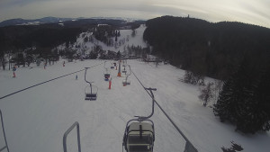 Snow park Paprsek - Lanovka - pohled dolů - 12.3.2023 v 14:45