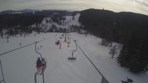 Snow park Paprsek - Lanovka - pohled dolů - 12.3.2023 v 15:00