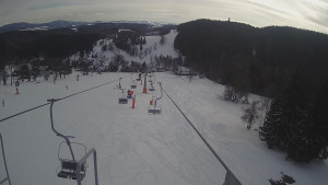 Snow park Paprsek - Lanovka - pohled dolů - 12.3.2023 v 15:05