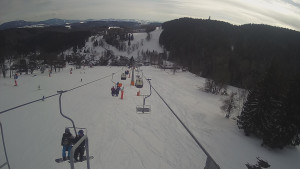 Snow park Paprsek - Lanovka - pohled dolů - 12.3.2023 v 15:15