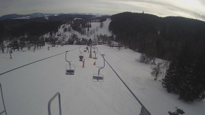 Snow park Paprsek - Lanovka - pohled dolů - 12.3.2023 v 15:20