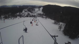 Snow park Paprsek - Lanovka - pohled dolů - 12.3.2023 v 15:40