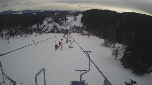 Snow park Paprsek - Lanovka - pohled dolů - 12.3.2023 v 15:45