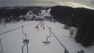 Snow park Paprsek - Lanovka - pohled dolů - 12.3.2023 v 16:20