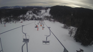 Snow park Paprsek - Lanovka - pohled dolů - 12.3.2023 v 16:25
