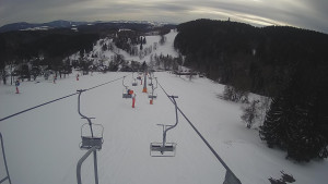 Snow park Paprsek - Lanovka - pohled dolů - 12.3.2023 v 16:30