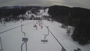 Snow park Paprsek - Lanovka - pohled dolů - 12.3.2023 v 17:00