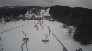 Snow park Paprsek - Lanovka - pohled dolů - 12.3.2023 v 17:05