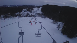 Snow park Paprsek - Lanovka - pohled dolů - 12.3.2023 v 18:10